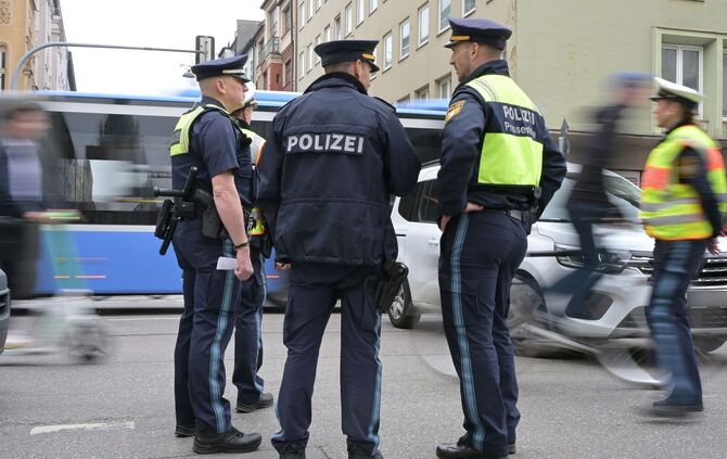 Großeinsatz der Polizei und Zoll in München