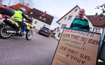 Dieter Bartholme ist Anwohner der Weinstraße in Schnait - und leidet seit Jahrzehnten unter Verkehrslärm, insbesondere von Motor