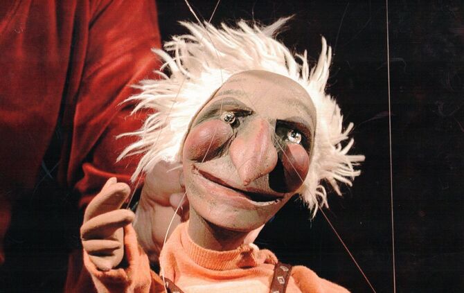 Veit Utz Bross spielt im Theater unterm Regenbogen "Der Bibabutzemann", ein Puppenspiel für Kinder ab drei Jahren.