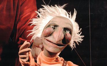 Veit Utz Bross spielt im Theater unterm Regenbogen "Der Bibabutzemann", ein Puppenspiel für Kinder ab drei Jahren.