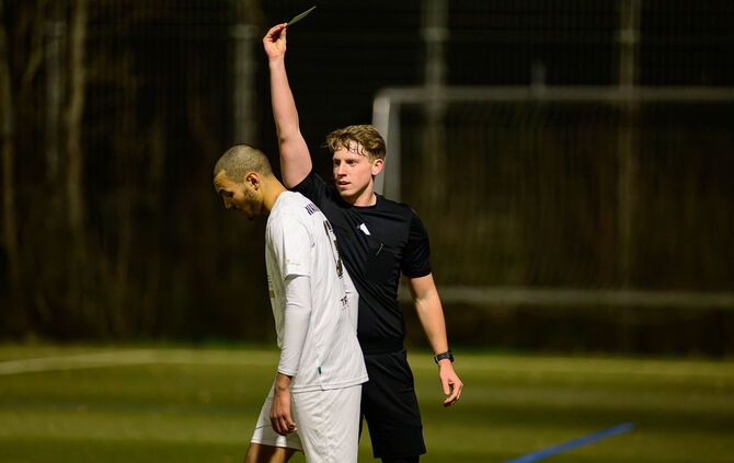 Der FSV Waiblingen um Winterneuzugang Nabil Mouhssine (in Weiß) hat im  Abstiegskampf der Verbandsliga noch viele direkte Duelle
