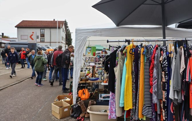 Ein Flohmarktstand im vergangenen Jahr auf dem Siechenfeldfest in Schorndorf.