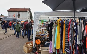 Ein Flohmarktstand im vergangenen Jahr auf dem Siechenfeldfest in Schorndorf.