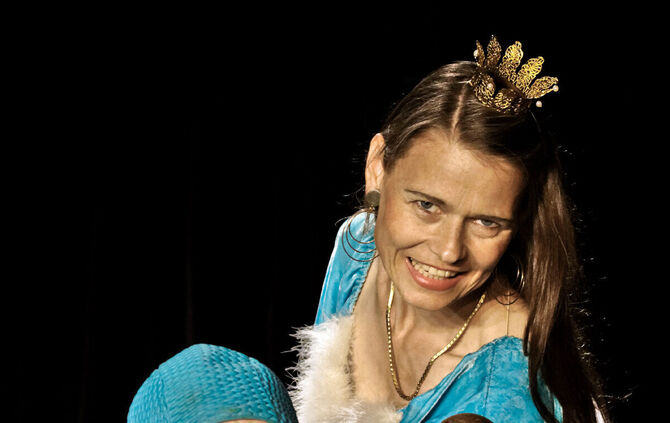 Eine Szene aus dem Stück „Der Froschkönig" im Galli Theater Backnang.