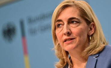 Ministerin Warken zur Finanzreform der gesetzlichen Krankenkasse