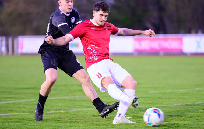 Rafael Terpsiadis (hier gegen die TSV Oberensingen) und der SV Fellbach wollen eine Antwort auf das jüngst 1:5 liefern.