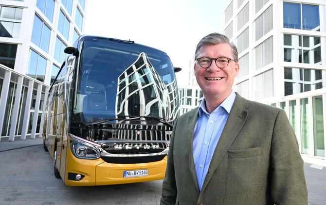 Daimler-Buses-Chef Till Oberwörder (Archivbild). Das Unternehmen will das Servicenetz in Europa ausbauen.