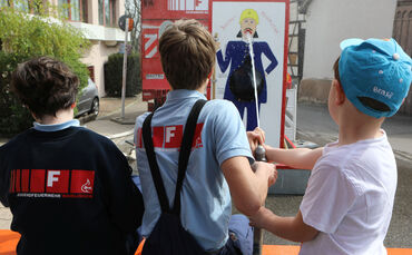 Wasserspiele mit der Jugendfeuerwehr beim Hegnacher Frühling.