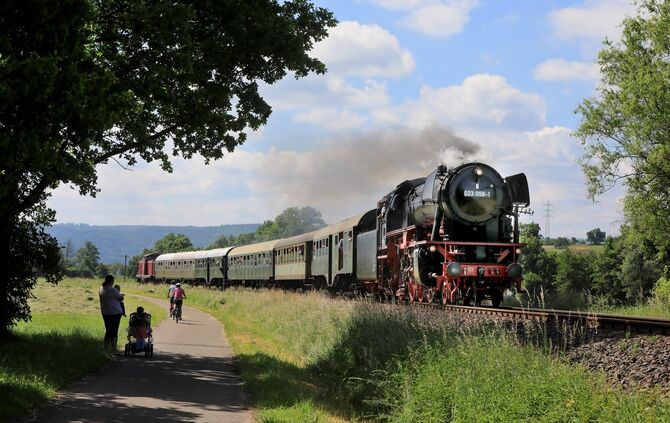 Vor zwei Jahren stoppten Hangrutsche den Betrieb der Schwäbischen Waldbahn abrupt. Am ersten Mai-Wochenende 2026 geht es nun end