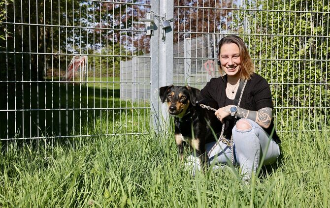 Jessica Pieczara mit Hündin Hailey in Fellbach.