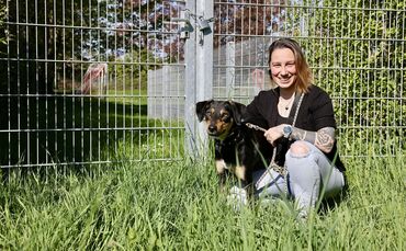 Jessica Pieczara mit Hündin Hailey in Fellbach.