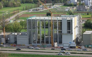 Der Neubau von Pfisterer in Winterbach: eine 32 Meter hohe Hochspannungs-Prüfhalle.