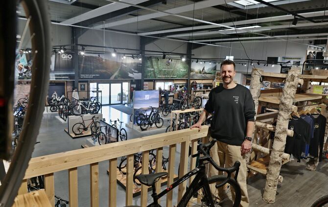 „Freeride Mountain Fahrradwelt“ – seit einem Jahr in der Gottlob-Bauknecht-Straße 4: Geschäftsführer Nikolai Rost ist am neuen S