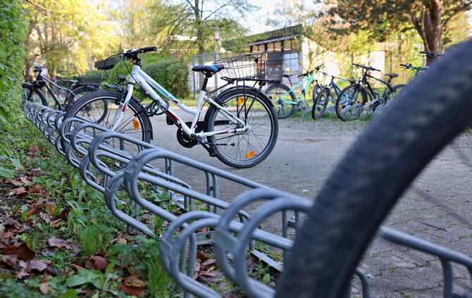 Der 10-Jährige ist mit einem Auto zusammengestoßen (Symbolfoto).