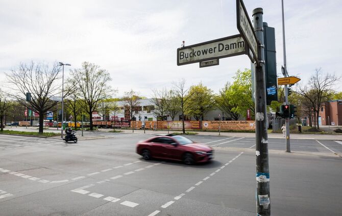 Auto erfasst Mädchen auf E-Scooter – 14-Jährige stirbt