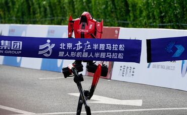 Zweiter Roboter-Halbmarathon in Peking