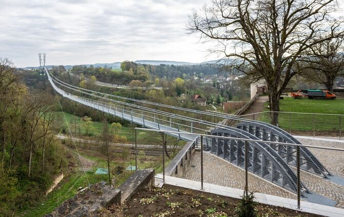 Die Brücke ist laut Stadt ein neues Wahrzeichen.