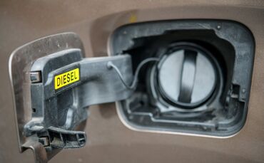 Der Dieb zapfte rund 500 Liter Diesel ab. (Symbolbild)