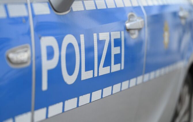 Die Polizei fahndet nach dem mutmaßlichen Täter. (Symbolbild)