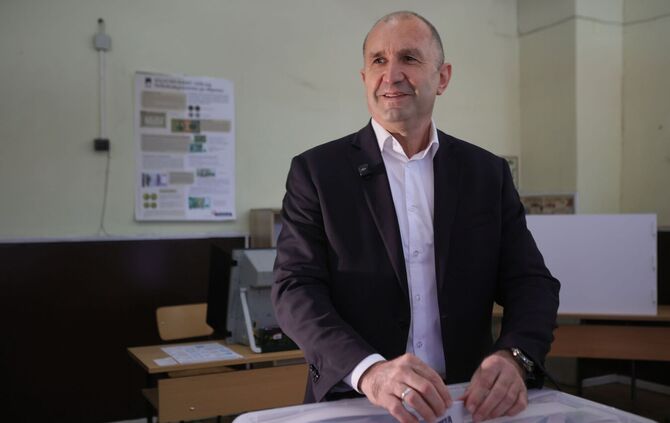 Wahlkommission: Ex-Staatschef Radew siegt klar in Bulgarien