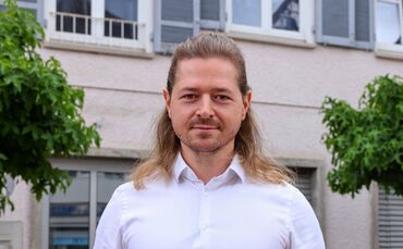 Plant darin ein italienisches Bistro: Vito Di Donna vor dem Milchhäusle am Marktplatz (Archivfoto).