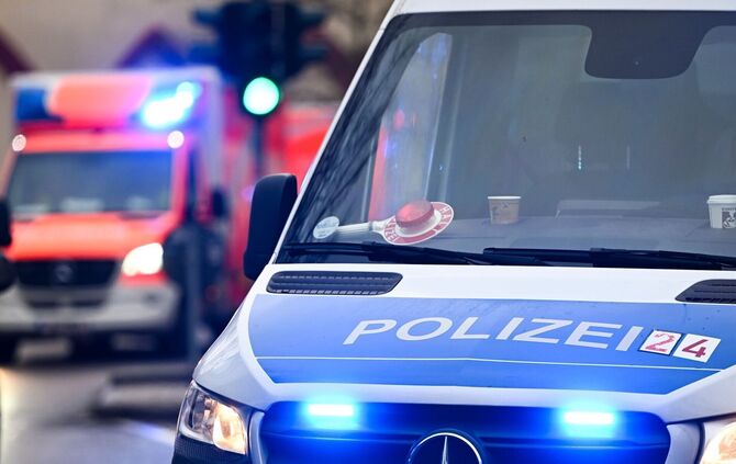 Ein 46-Jährige ist schwer verletzt in einem Mannheimer Wohnviertel gefunden worden - woher seine Verletzungen stammen, ist bishe