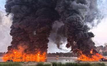 Großfeuer in Hafen in Myanmar