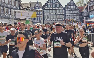 Im Vergleich zu 2025 liegen in diesem Jahr insgesamt noch mehr Anmeldungen für den BDS-Centro Altstadtlauf vor.