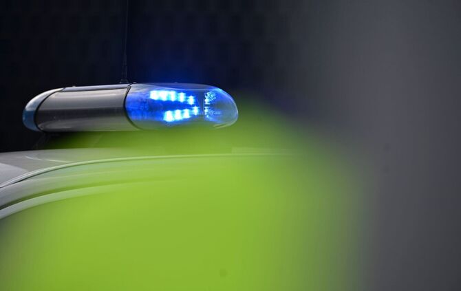 Die Polizei sucht nun nach dem unbekannten Täter. (Symbolbild)