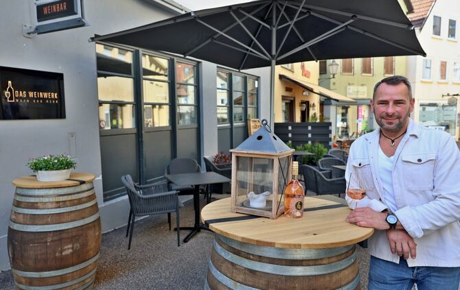 Pünktlich zum guten Wetter: Bei Helmar Jertschewske im "Weinwerk" können Gäste nun auch draußen sitzen.