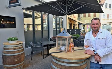 Pünktlich zum guten Wetter: Bei Helmar Jertschewske im "Weinwerk" können Gäste nun auch draußen sitzen.