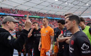 Die Leverkusener werden von ihren Fans eingeschworen.