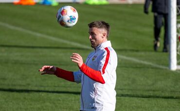 Ermedin Demirovic hält nach der WM-Qualifikation sein Versprechen.