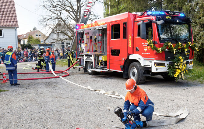 Das neue Fahrzeug der Feuerwehr bei einer Übung.
