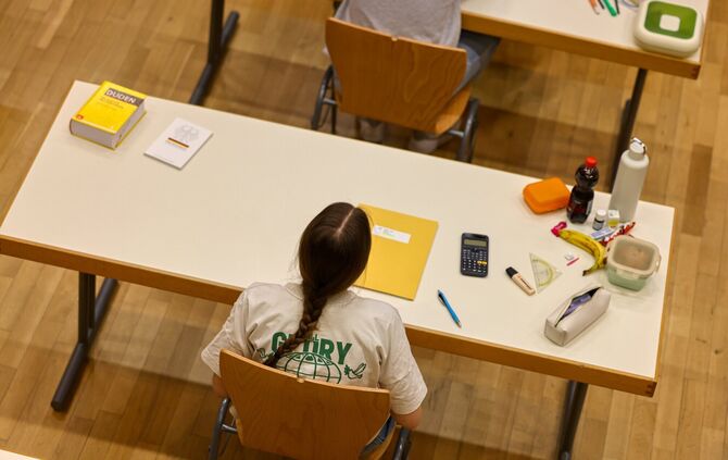 Gleich geht's los: Eine Welzheimer Schülerin kurz vor dem Beginn ihrer schriftlichen Abiturprüfung.