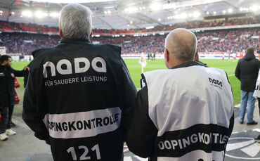 Die Dopingkontrolleure der Wada beim VfB-Heimspiel gegen Köln im Jahr 2024.