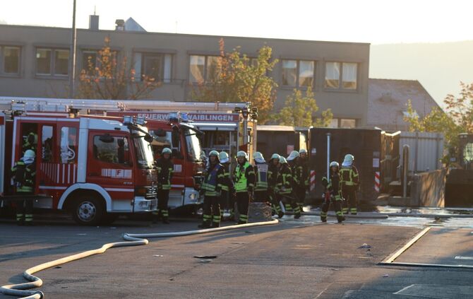 Feuerwehreinsatz beim Entsorgungsunternehmen Alba in Waiblingen.