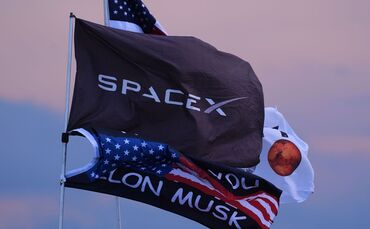 Flaggen: SpaceX, Elon Musk