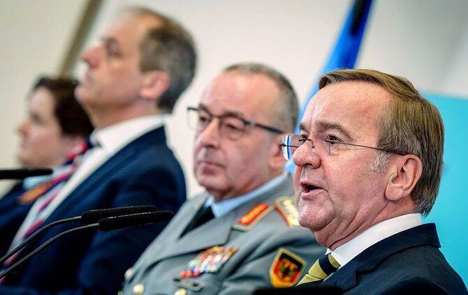 Verteidigungsminister stellt deutsche Militärstrategie vor