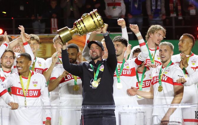 Sebastian Hoeneß will das zweite Mal in Folge den DFB-Pokal in die Höhe recken.