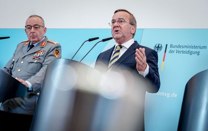 Verteidigungsminister stellt deutsche Militärstrategie vor