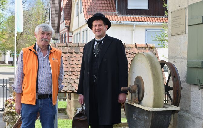 Am 10. Mai geht's los, dann bieten Herbert Soukopp (l.) und Boris Fritz bei Ankunft der Waldbahn an ausgewählten Sonntagen offen