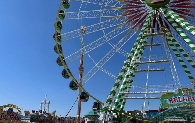 Am ersten Familientag auf dem Frühlingsfest freuen sich Familien über bestes Wetter.