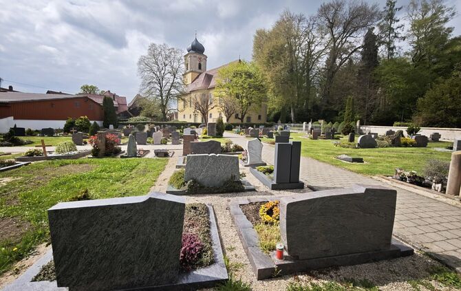 Beerdigungen auf dem Friedhof in Alfdorf werden zukünftig deutlich teurer.