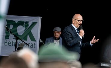 Ministerpräsident Woidke bei der Ölraffinerie PCK