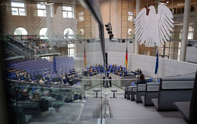 Der Bundestag hat eine Reform beschlossen, damit staatliche Milliarden schneller in die Infrastruktur fließen.