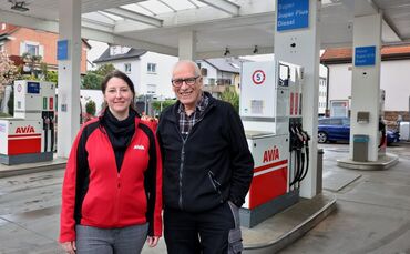 Nina Erhardt und ihr Vater Hans Georg Erhardt in ihrer Avia-Tankstelle in Schmiden.