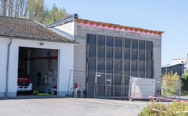 Löschfahrzeuge passen nicht in Feuerwehrhaus