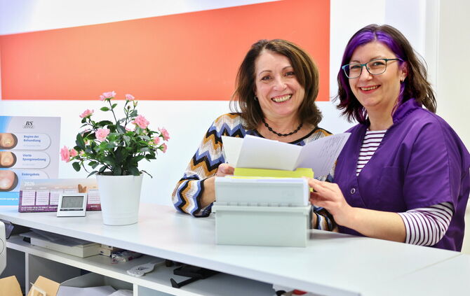 Maria Müller (links) hat ihre Praxis an Isabelle-Claudia Kempfer verkauft. Im April arbeiten die beiden noch zusammen an der Tor