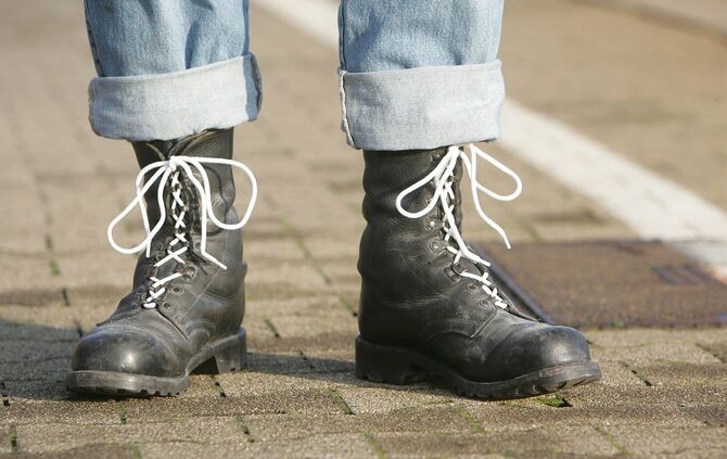 Junge Neonazis dominieren zurzeit die Schlagzeilen – aber auch die alte Garde ist nach Jahrzehnten des Hasses noch aktiv, wie di